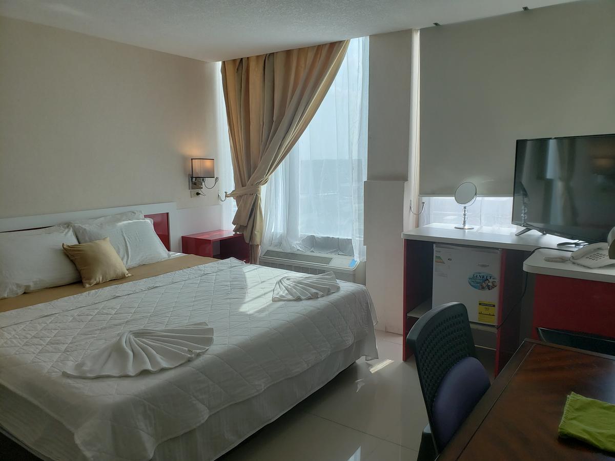 בליז סיטי Golden Tree Hotel מראה חיצוני תמונה